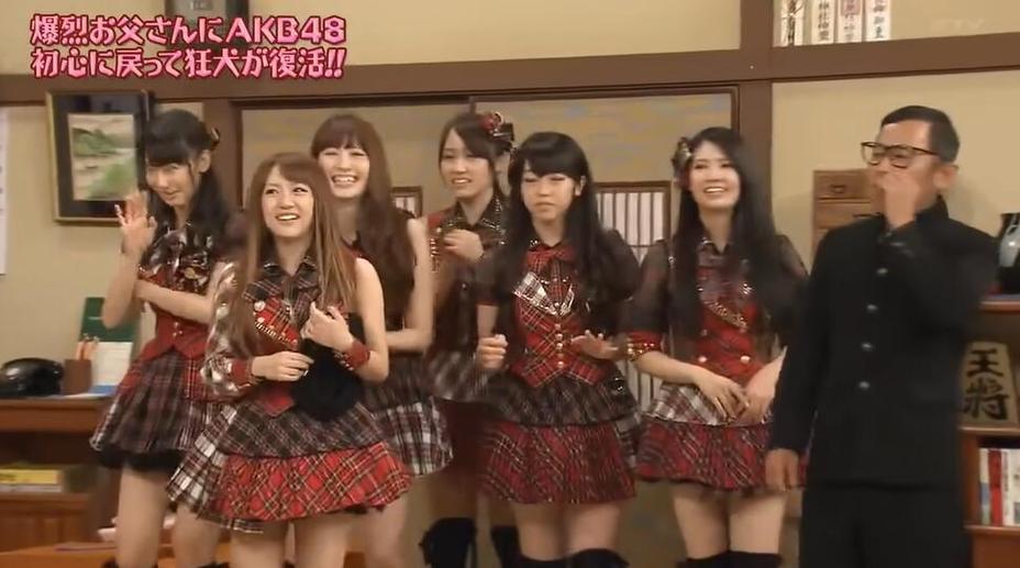 非凡综艺表演！男演员在《爆裂老爹》中与AKB48女团大玩特玩，无节操恶搞